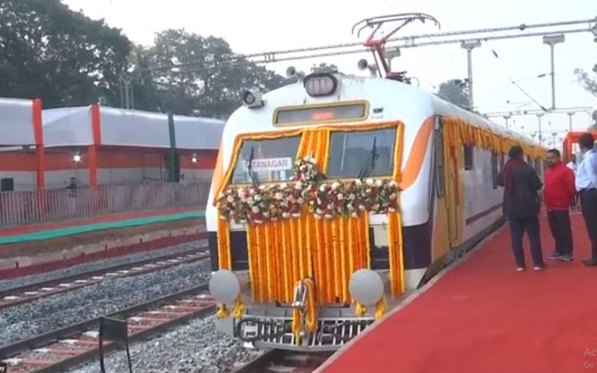 Railway: राष्ट्रपति मुर्मू ने किया तीन नई ट्रेनों को रवाना, साथ में केंद्रीय मंत्री भी मौजूद