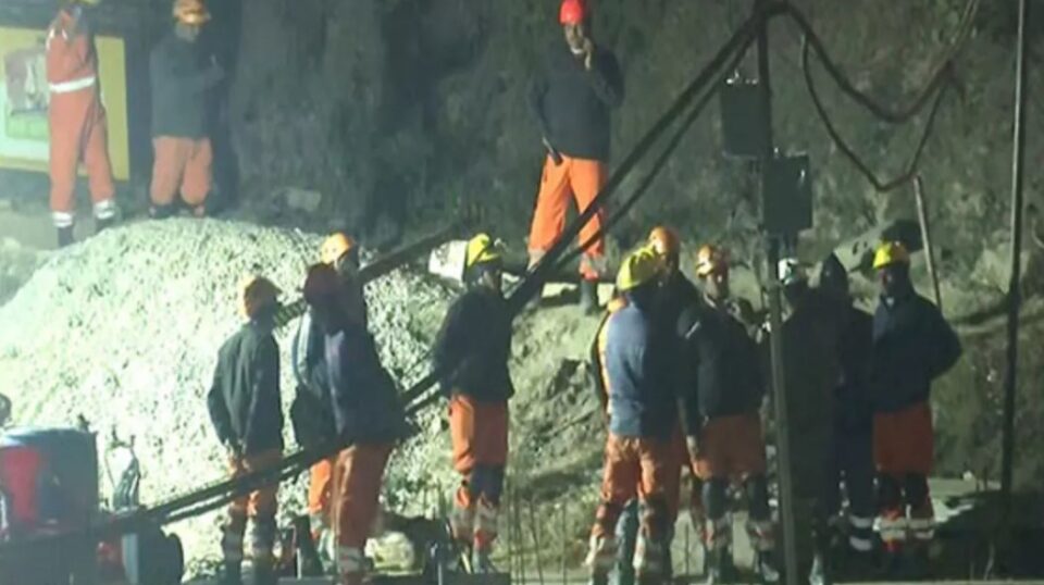 Uttarkashi Tunnel Rescue: सेना की मदद से रैट माइनर्स ने शुरू की खोदाई, चूहों की तरह सुरंग खोद मजदूरों को निकालेंगे बाहर
