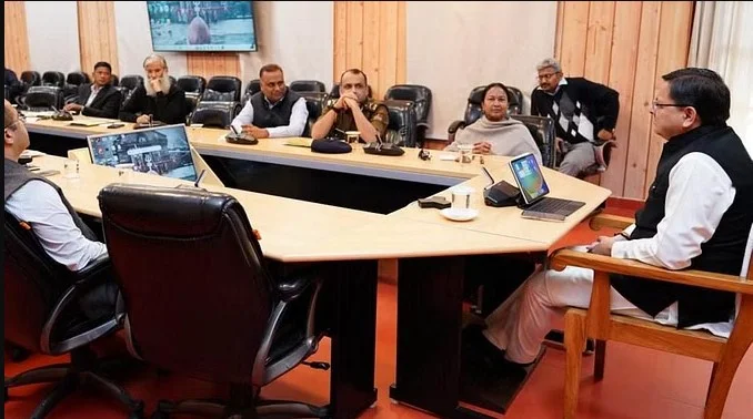 Uttarakhand: सरकार का बड़ा तोहफा... राजस्व परिषद में 58 पटवारी बने Naib Tehsildars, नए तैनाती स्थल पर भेजा गया
