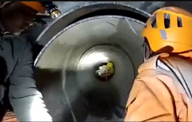 Tunnel Rescue: pipes के जरिए एस्केप tunnel से ऐसे बाहर निकाले जाएंगे श्रमिक, तस्वीरों में देखें कैसी है तैयारी