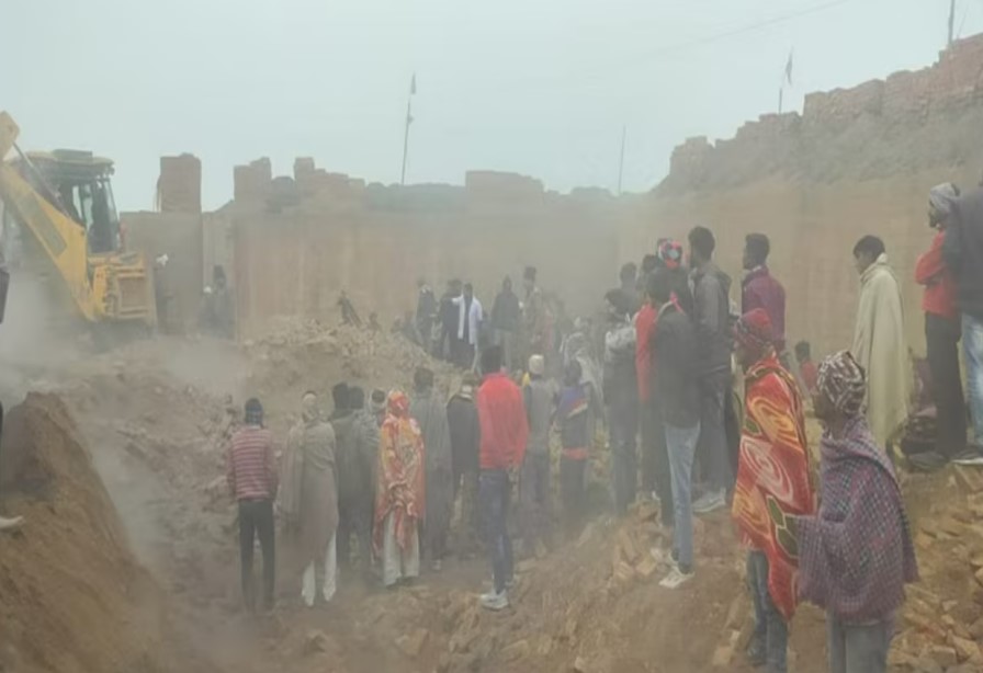 Roorkee में भयंकर ईंट दीवार दुर्घटना: 6 मौतें, 3 गंभीर, रेस्क्यू ऑपरेशन जारी