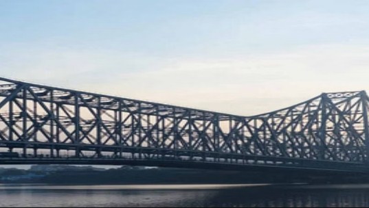 PWD Srinagar ने Singtali में गंगा पर Garhwal Arch Bridge की योजना शुरू की है, जिसका लक्ष्य Dehradun से Ramnagar की दूरी कम करना और पर्यटन को बढ़ावा